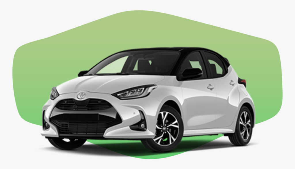 Toyota Yaris hybrid blanche sur fond vert