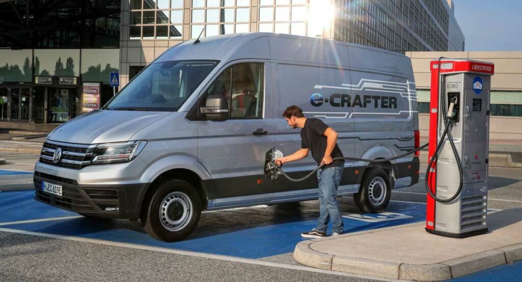 Utilitaire mercedes qui charge