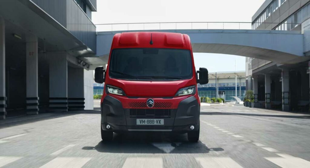 Citroën utilitaire sur la route